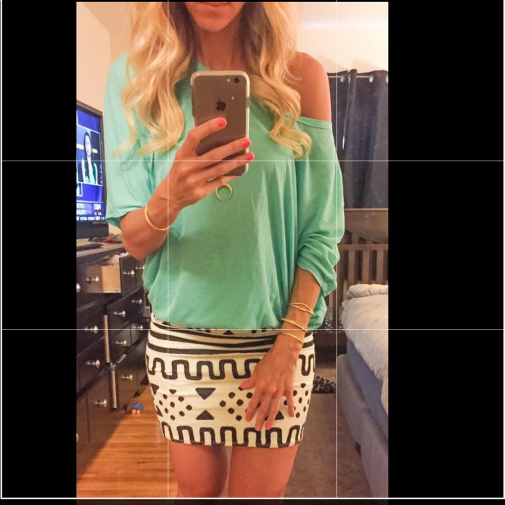 Graham and Spencer aqua top L